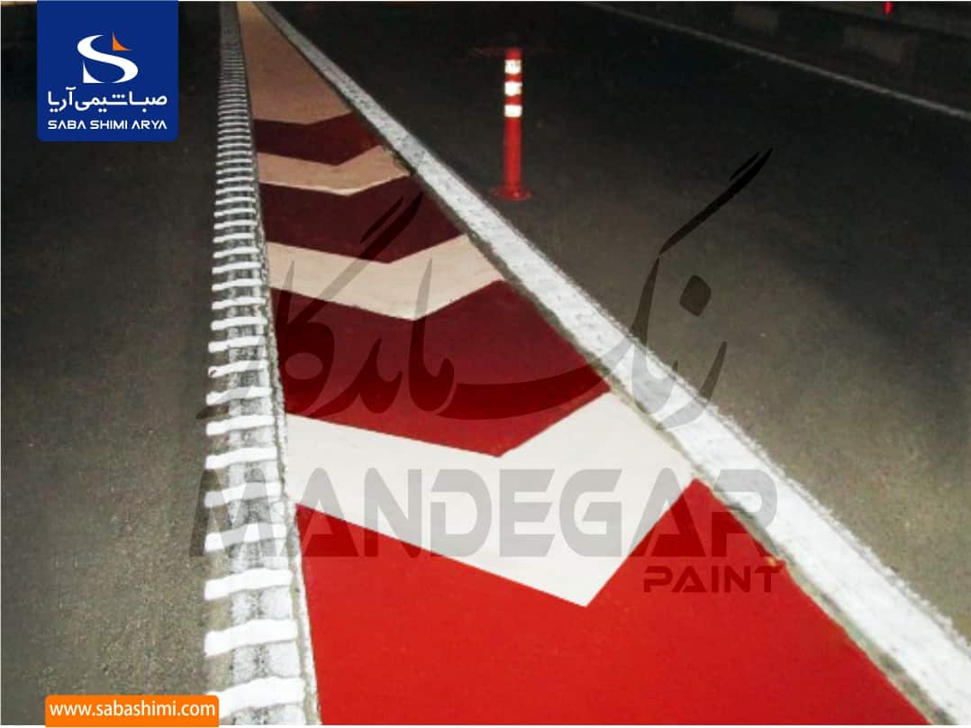 خط کشیِ محل های نزدیکِ موانع یا جزیره های وسط سواره رو